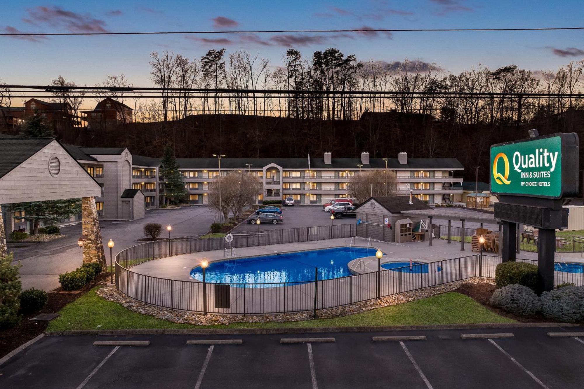 Quality Inn & Suites At Dollywood Lane Pigeon Forge Exterior foto